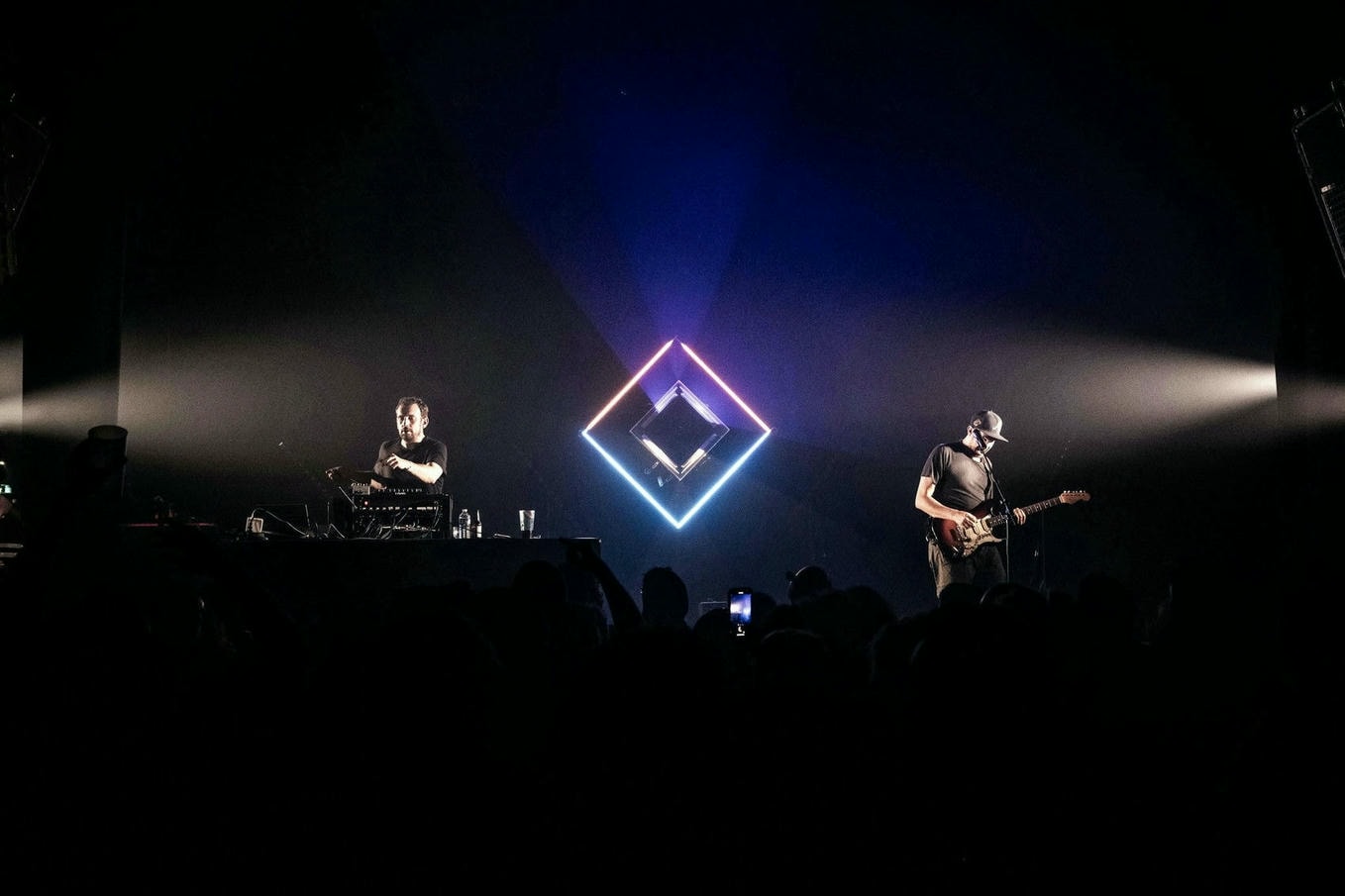 Ashkabad Ashkabad 2024-08-24  Originaires d’Avignon, le duo Ashkabad mêle avec précision ses multiples influences pour créer un univers des plus explosif.
Tantôt stepper dub, tantôt trap ou downtempo, flirtant même avec la techno ou la trance, Ashkabad embarque tout autant les amateurs de sound system que ceux de l’électro dans un voyage musical brûlant.

Sur scène, embarquez avec un machiniste féru de rythmes endiablés et un chanteur aux mélodies aussi furieuses que soignées. Une chose est sûre : leur énergie débordante fera bondir les plus réfractaires !

Depuis une douzaine d’années et après plus de 300 concerts à travers l’Europe, trois albums et huit EP, le duo Ashkabad apporte à la culture dub une énergie et un éclectisme qui dépasse les frontières. 