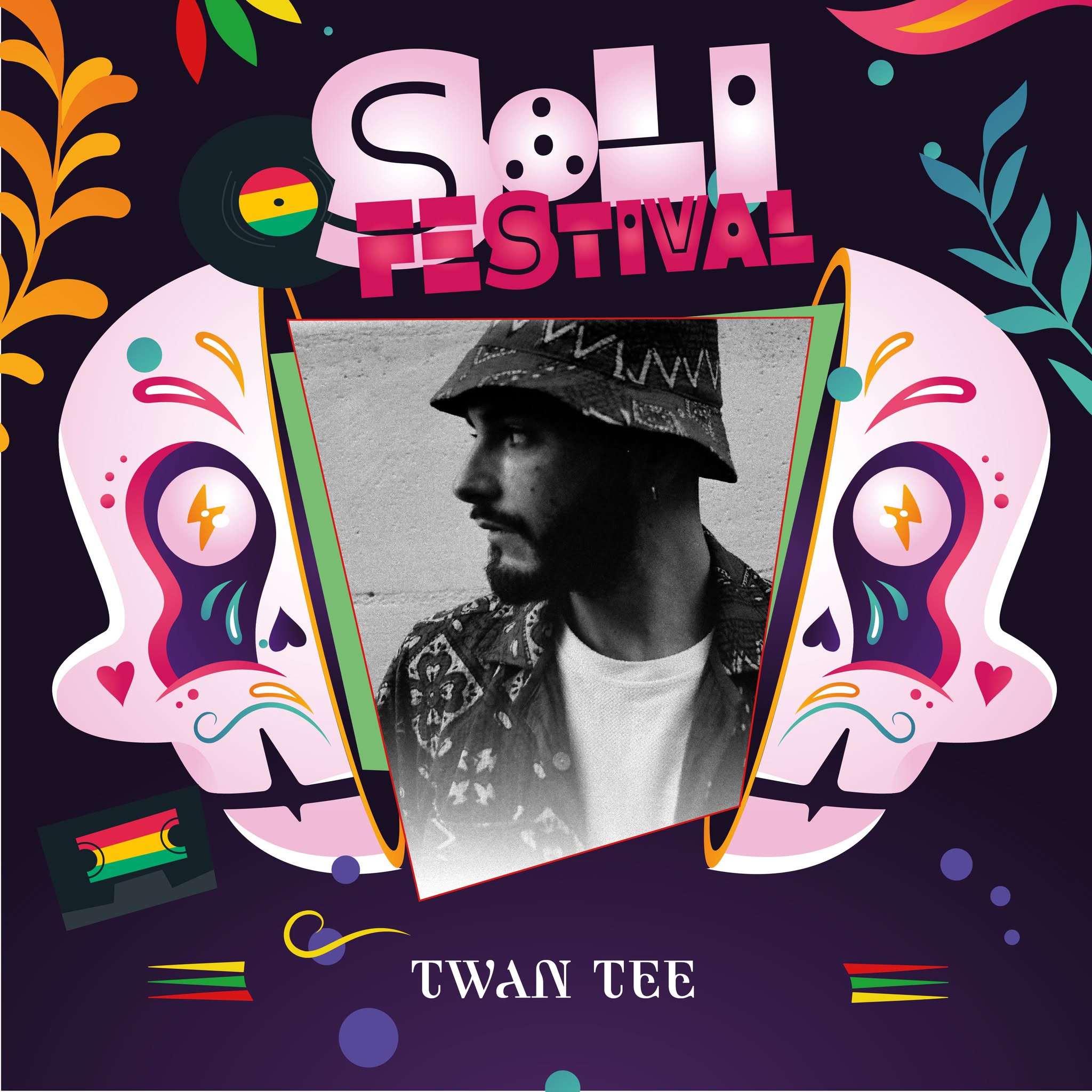 Twan-Tee-Live-Band Twan Tee - Live Band 2026-08-28  Twan Tee - Bio.txt
FRENCH

Gamin des années 90, TWAN TEE est un artiste qui grandit en s’imprégnant de différents univers dont la culture Jamaïcaine, le hip-hop ou la bass music. 
Adolescent en région parisienne, il commence à composer ses premiers riddims depuis sa chambre.
À l’âge de 20 ans il affirme son style et fait ses premiers enregistrements à la voix, tout en faisant ses armes au sein de différents sound systems. 

Mais c’est quand il fait la rencontre de ROOTS ATTACK que TWAN TEE imposa sa musicalité. 
Il collaborera de nombreuses fois avec ce collectif au reggae puissant et authentique, inspiré de l’âge d’or jamaïcain (70’s -80’s) et avec qui il sortira par la suite son EP « PRESENTING TWAN TEE » 
En 2013 il débarque à Bordeaux et sillonne les soundsystems, il developpe alors sa créativité et son travail de manière plus approfondie. 

Niveaux prods et collaborations, on pourra l’entendre avec HIGHER LIGHT sur « Mr Gunman », en 2017 sous le label Brigante Records, ou encore avec ODG sur « Dem a Talk » en 2020. 

Par ailleurs il ne tarde pas à s’imposer à travers plusieurs dates francaises ou européennes
dans des festivals de renom comme le Rototom Sunspash (ES) , le NOLOGO (FR) ou encore le Reggae Sun Ska (FR). 

En 2021, TWAN TEE est revenu avec son premier album "CROSSING"
Ce nouveau projet imaginé et travaillé avec le talentueux riddim maker ODDY, mixe ses influences, on y retrouve ainsi des touches reggae, dub, digital teintées de trap. L'album sort chez Baco Records
en février 2021. 

Il continu par la suite de sortir des singles comme " Come to me " ou encore "Live Free" qui contribuent à faire découvrir à son public les différentes esthétiques que ce duo propose.
Il part ensuite sur la route avec une série de dates en première partie de Danakil et arpente des salles comme l'Olympia, La coopérative de Mai à Clermond Ferrand,
ou encore Le Fil à Saint-Etienne avec une formation livemix/liveband comprenant Clément Touron à la batterie, Tony Lafon à la basse , Lois Dairi a la guitare
et ODDY sur console de mix. 

Ce projet est à la frontière entre le live band et le live mix qu'on peut retrouver en soundsystem.
ODDY envoit des séquences audios , des effets et dub les musiciens en jouant avec la réorchestration live des morceaux  

En avril 2022, TWAN TEE est nommé " Révélation de l'année " par le média Reggae.fr et ses 11000 votants et continu de sillonner les routes francaises en jouant dans des festivals comme
le Sun Ska ou en encore le No Logo BZH.
Un nouvel album est sur le point d'éclore fin 2022 , début 2023 en commencant par des sorties de singles/live sessions.

Capables de proposer plusieurs formats de shows complets, TWAN TEE et ODDY proposent une formule live band / live mix à cinq ( live mix , batterie , basse, guitare , voix ) 
ainsi qu'une formule réduite à deux (live mix DJ set / voix ) 